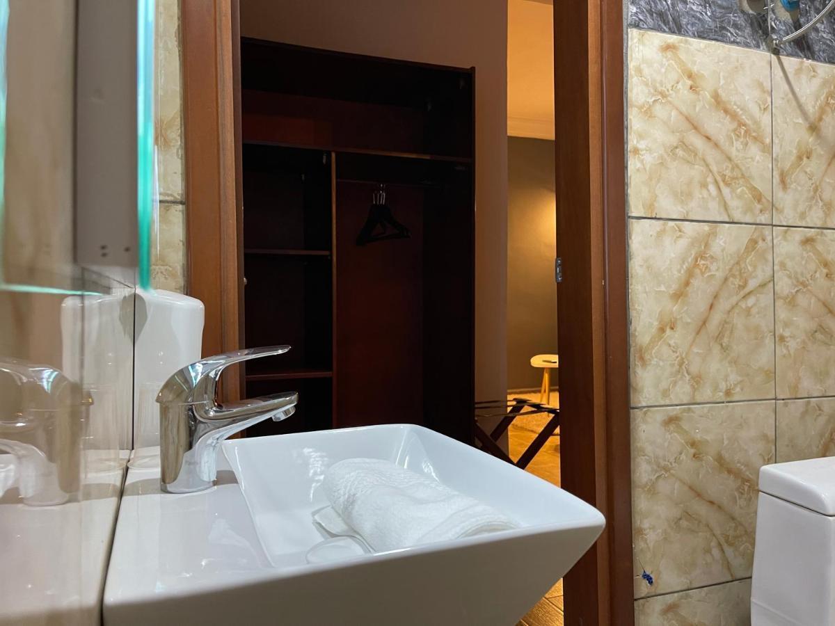 La Rochelle Hotel ياوندي المظهر الخارجي الصورة